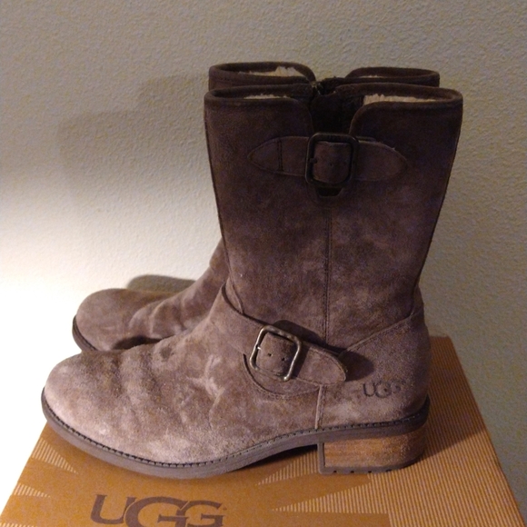 ugg boots size 7.5